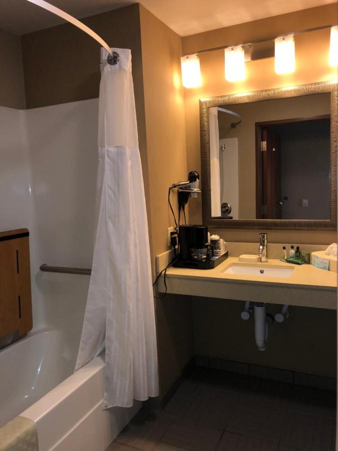 | Countryview Inn & Suites