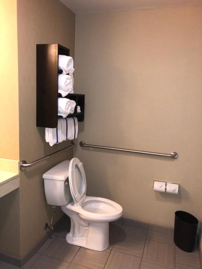 | Countryview Inn & Suites