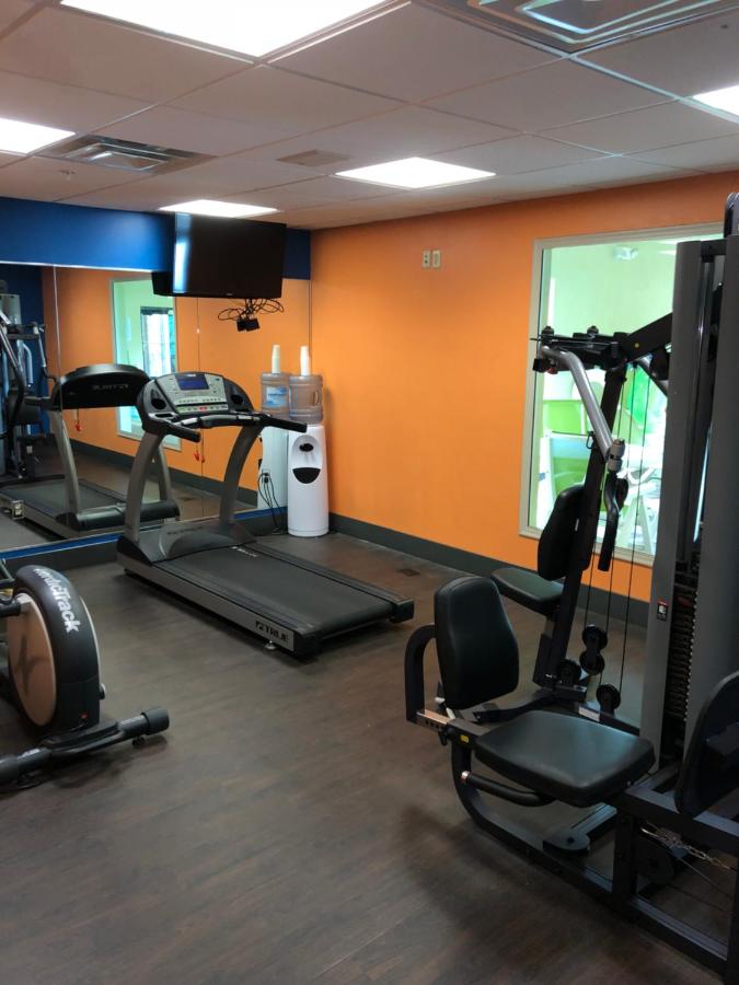 | Countryview Inn & Suites