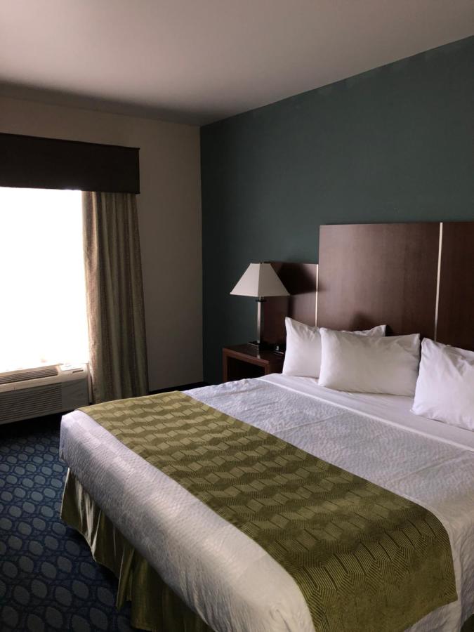 | Countryview Inn & Suites