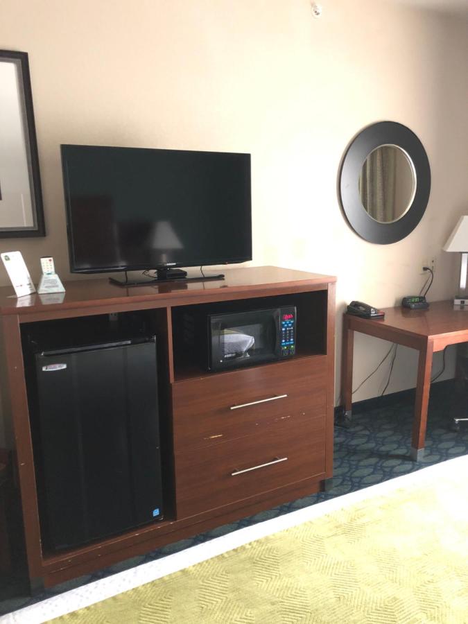 | Countryview Inn & Suites