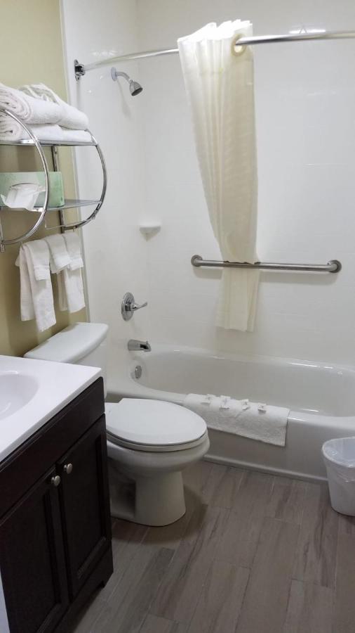 | DuPont Suites - Louisville - St. Matthews