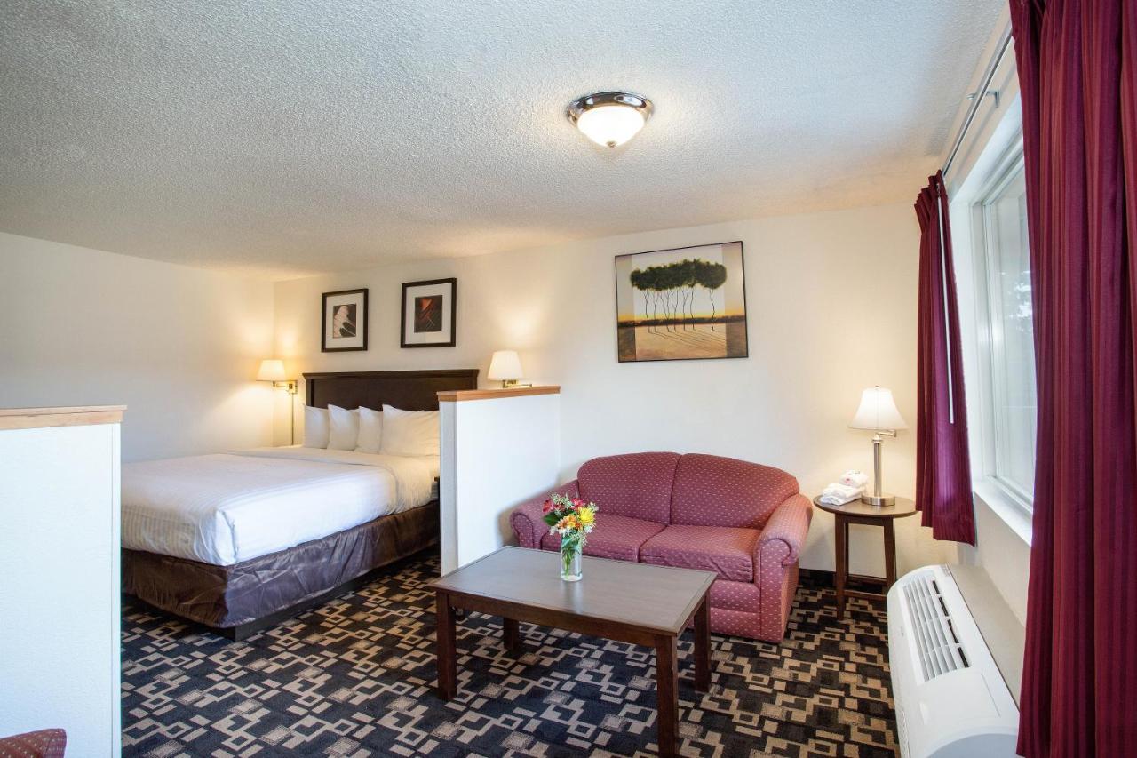 King Suite - Non-Smoking at MorningGlory Inn & Suites