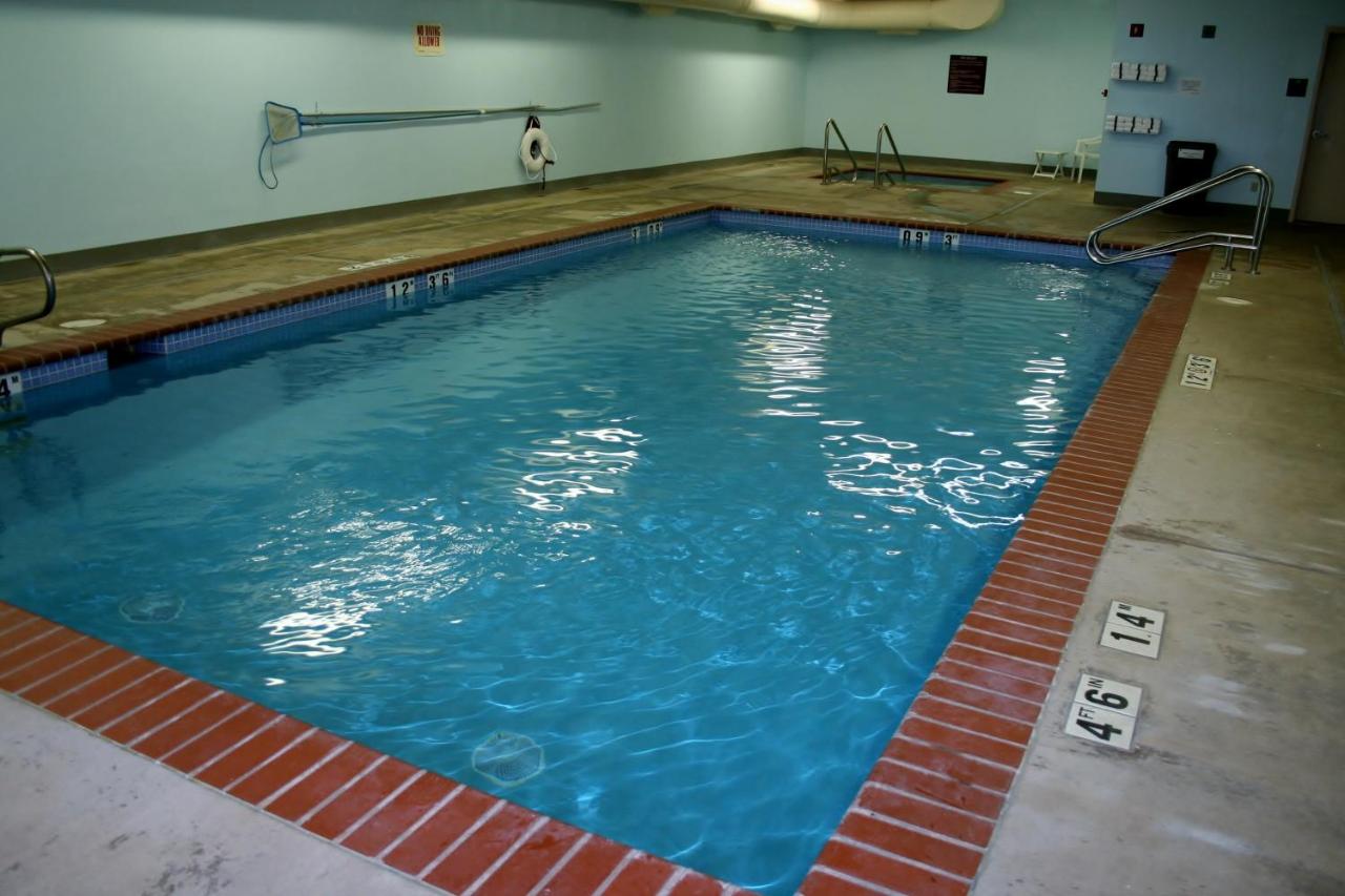 | Evergreen Inn & Suites