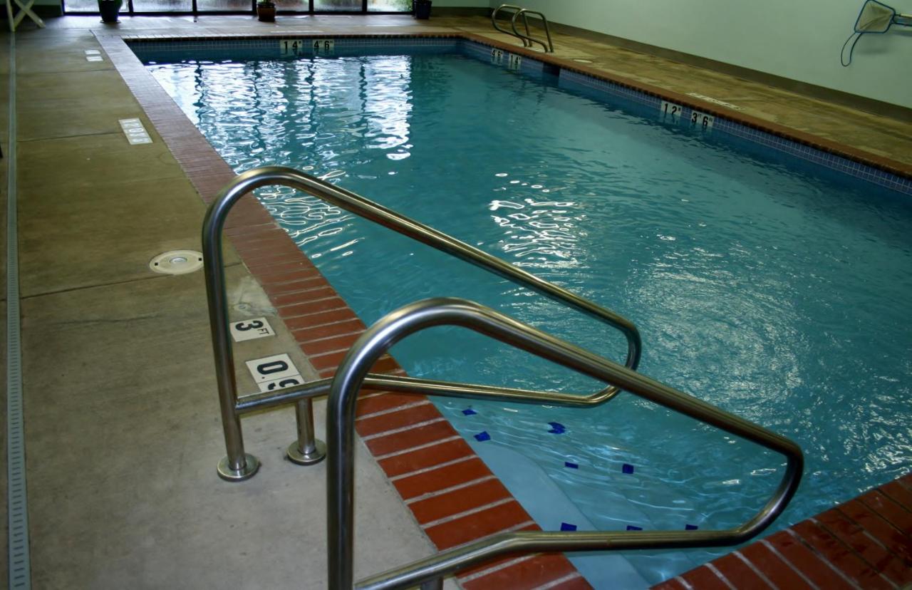 | Evergreen Inn & Suites
