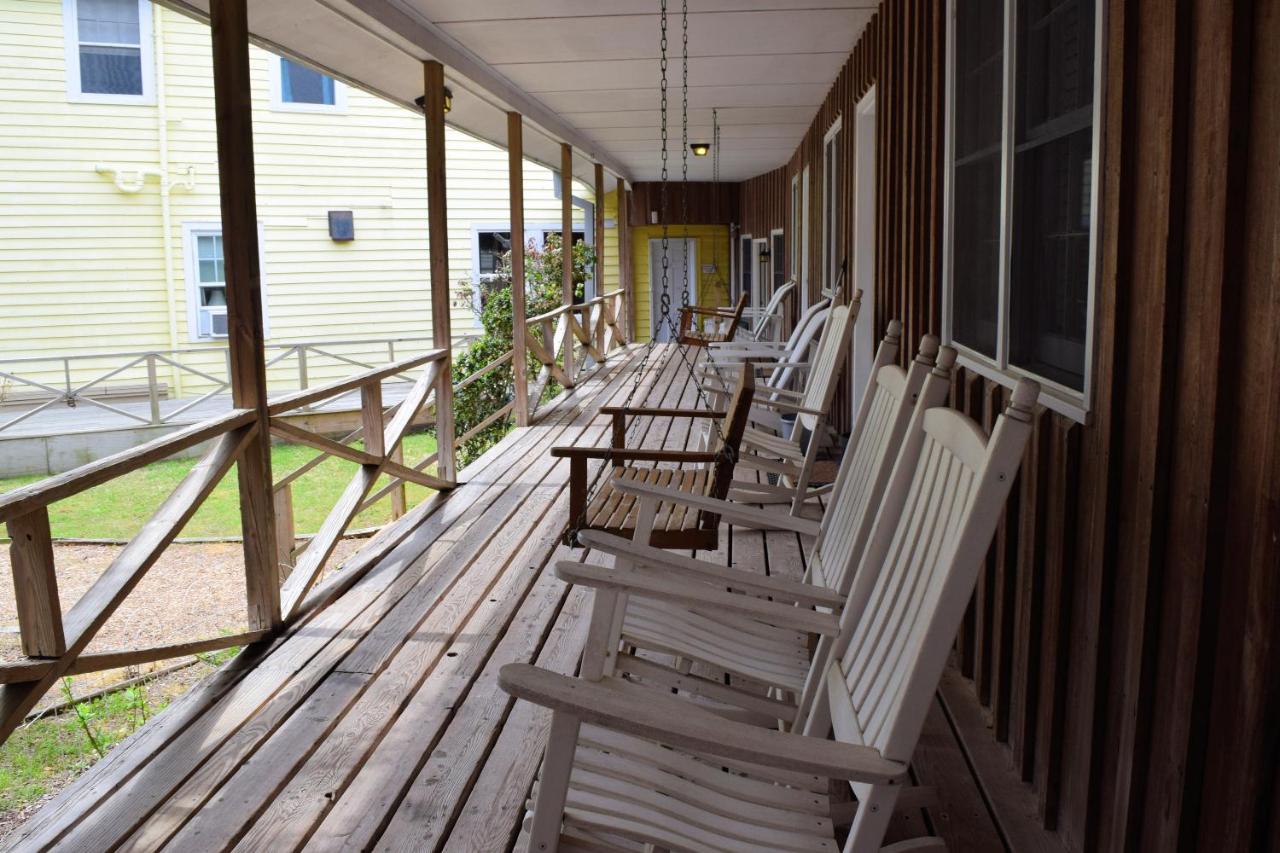Deluxe Double Room with Balcony at Blackbeard's Lodge