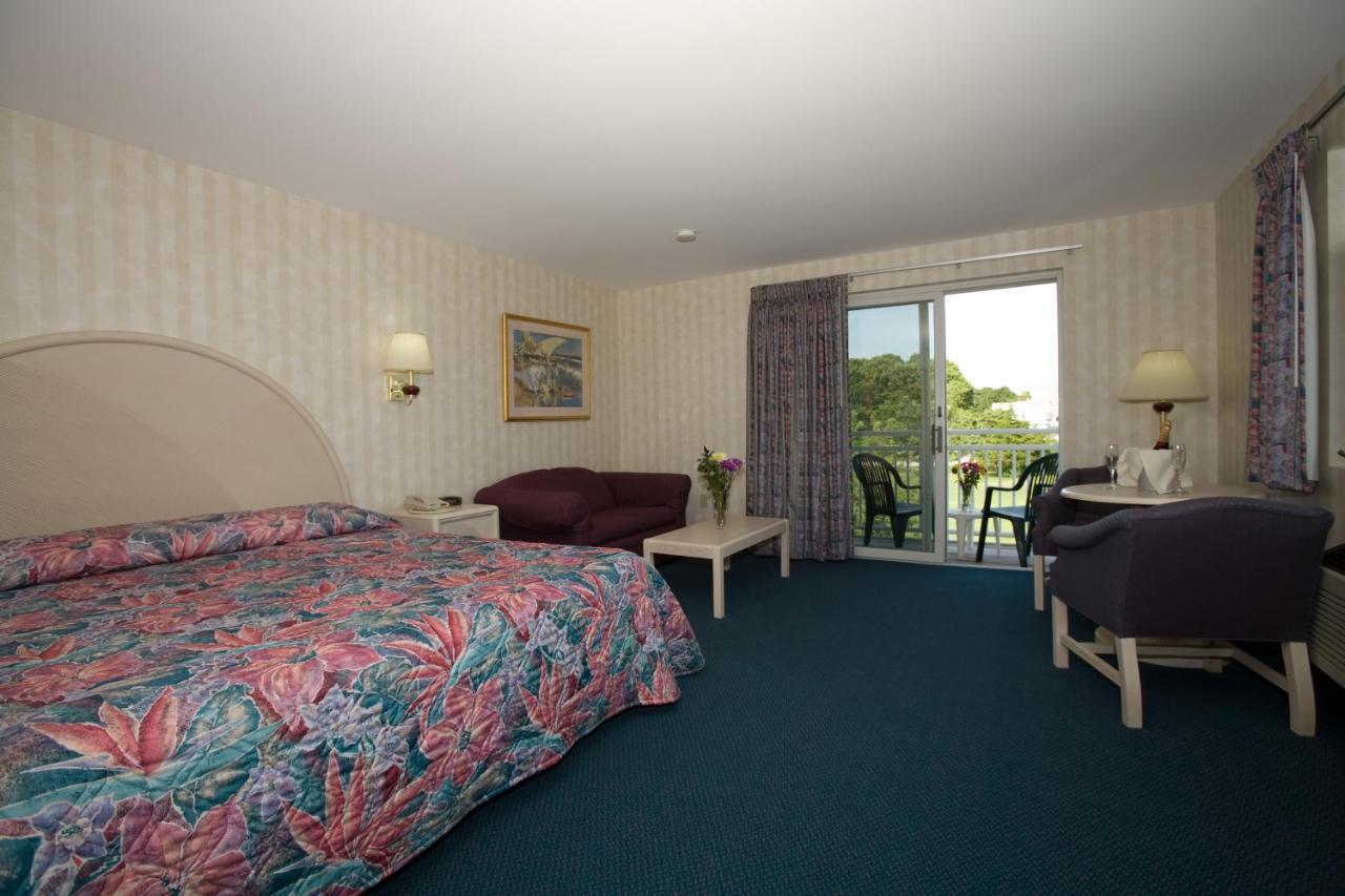 | Winnapaug Inn