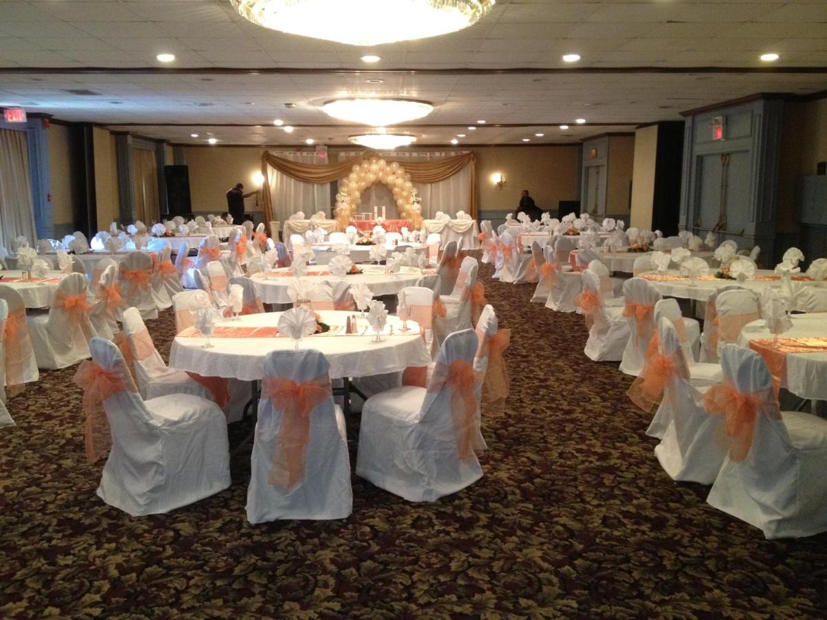 | Red Carpet Inn & Suites