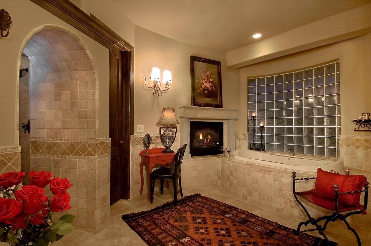 | Adobe Grand Villas