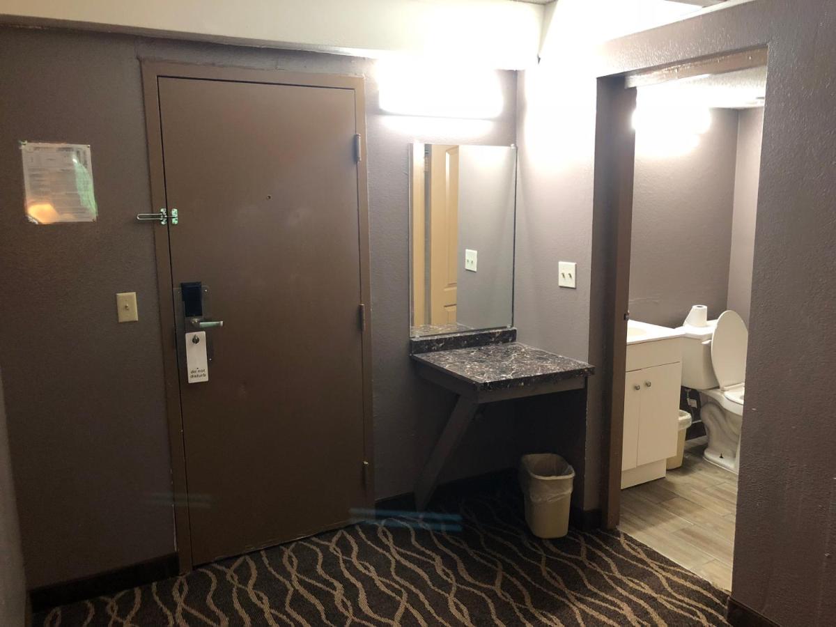 Double Room at Economy Inn North Randall