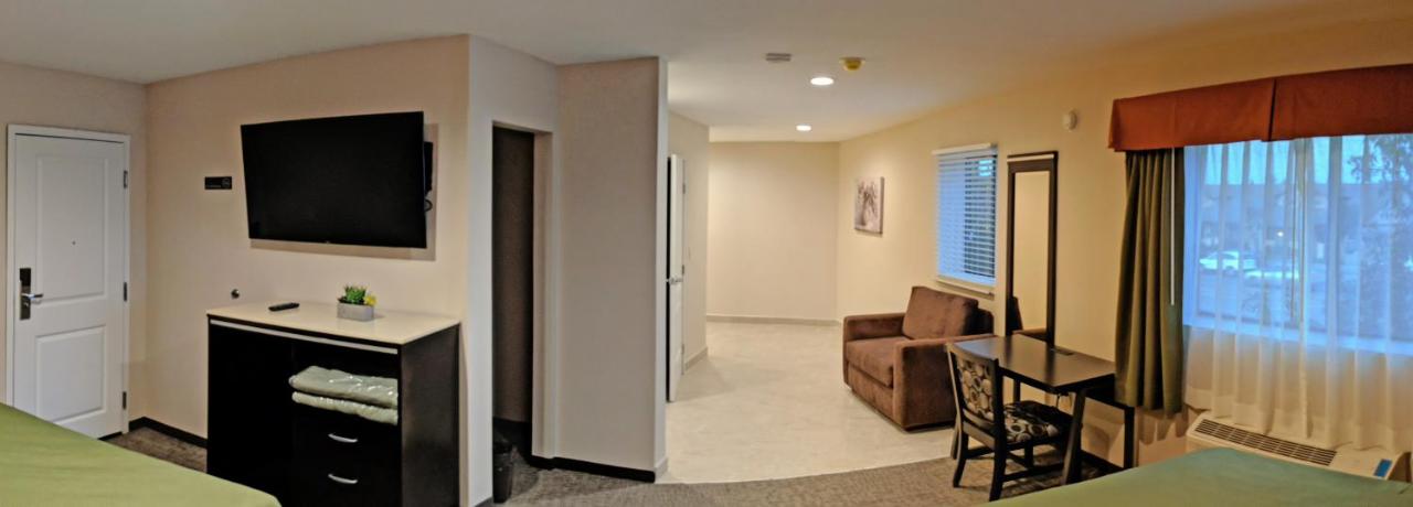 Deluxe Triple Room at Epic Hotel