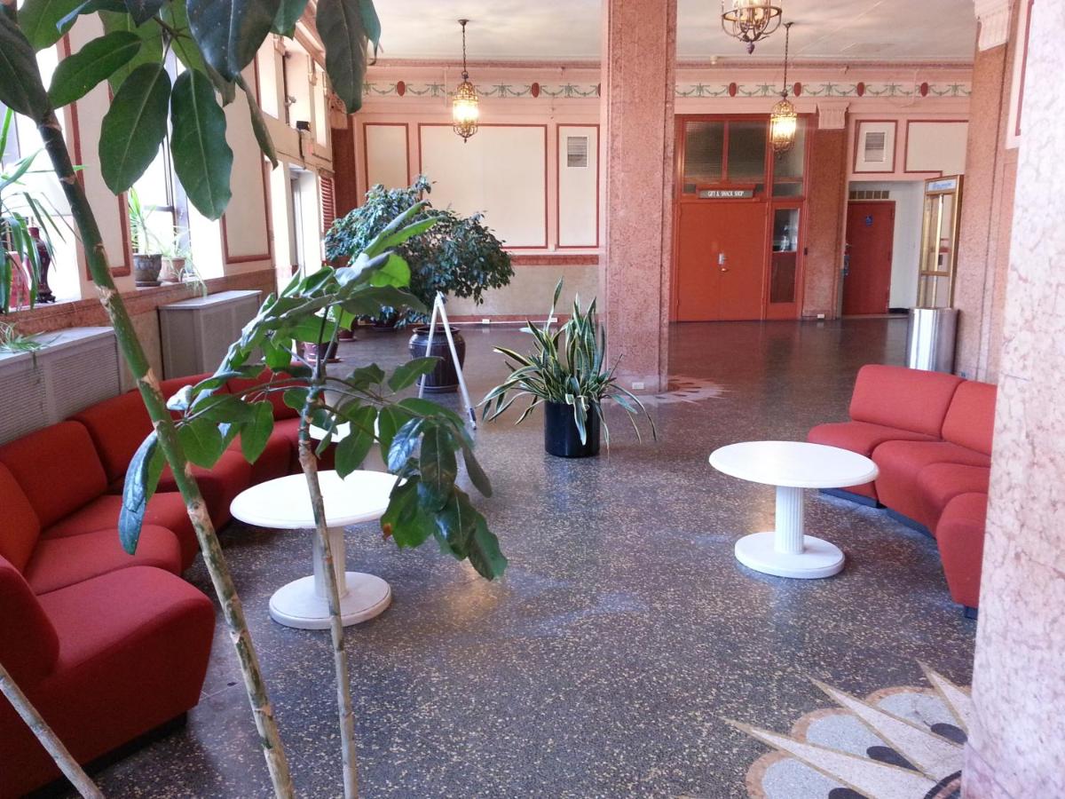 | Hotel Riviera