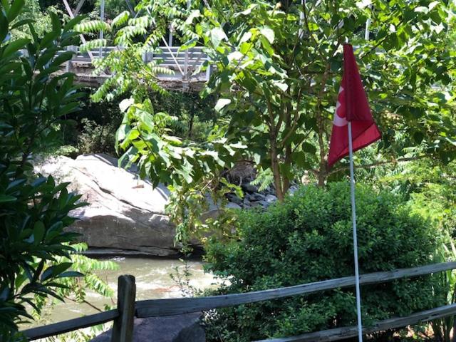 | Broad River Inn