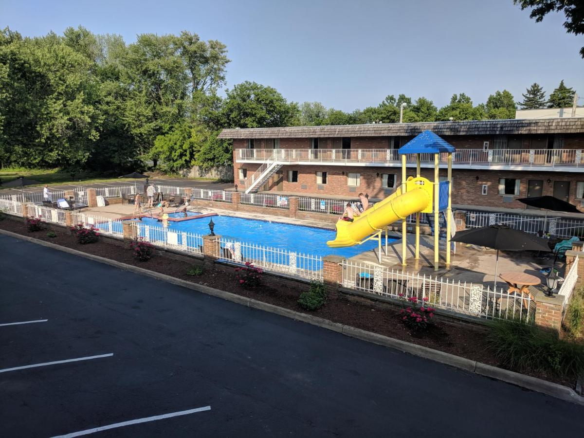  | South Shore Inn