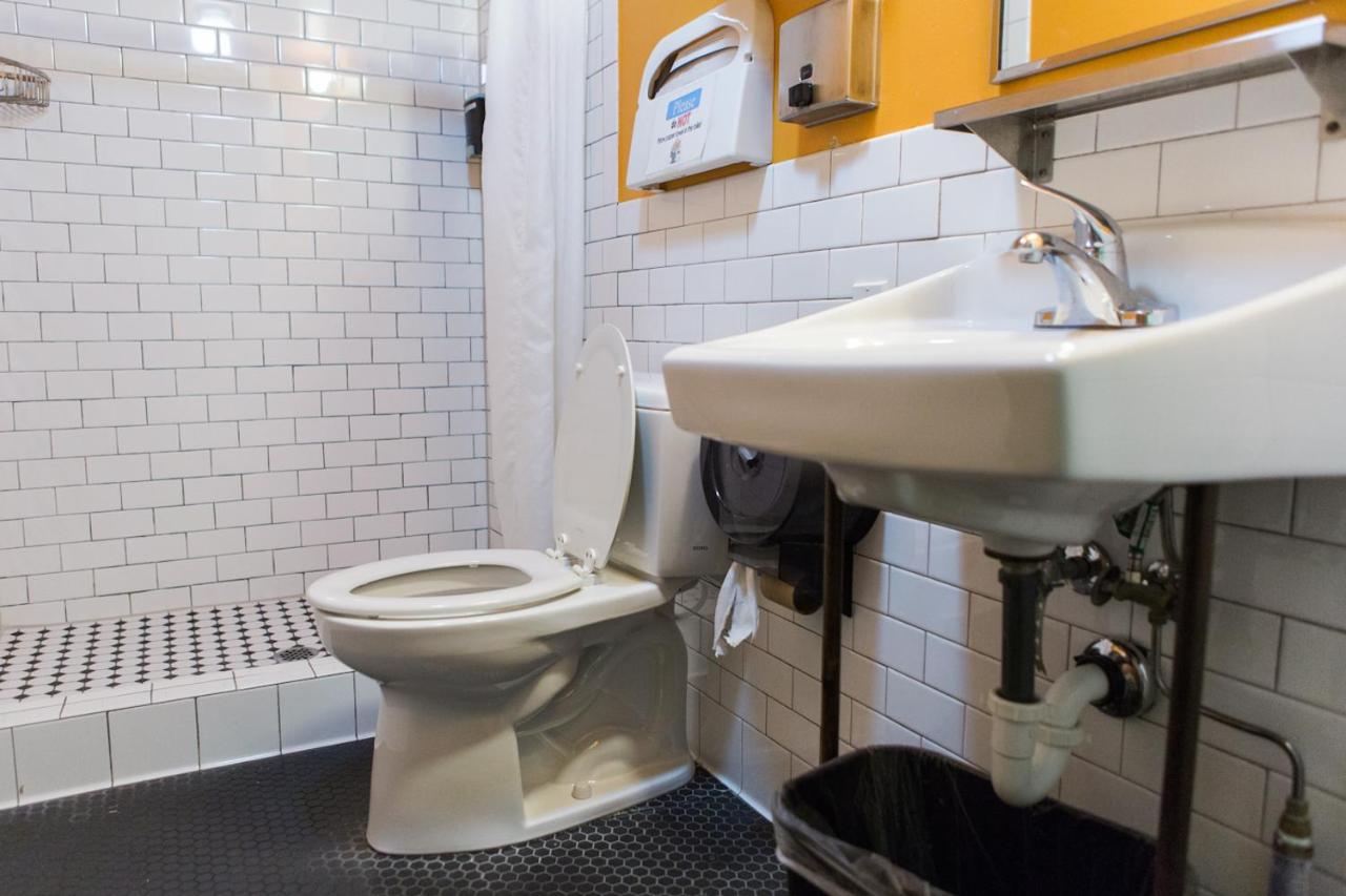 | HI - Seattle Hostel at the American Hotel