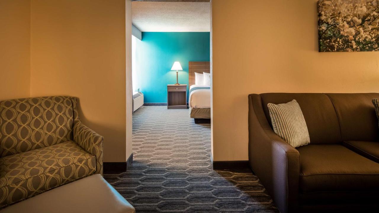 | Best Western Plus Yadkin Valley Inn & Suites