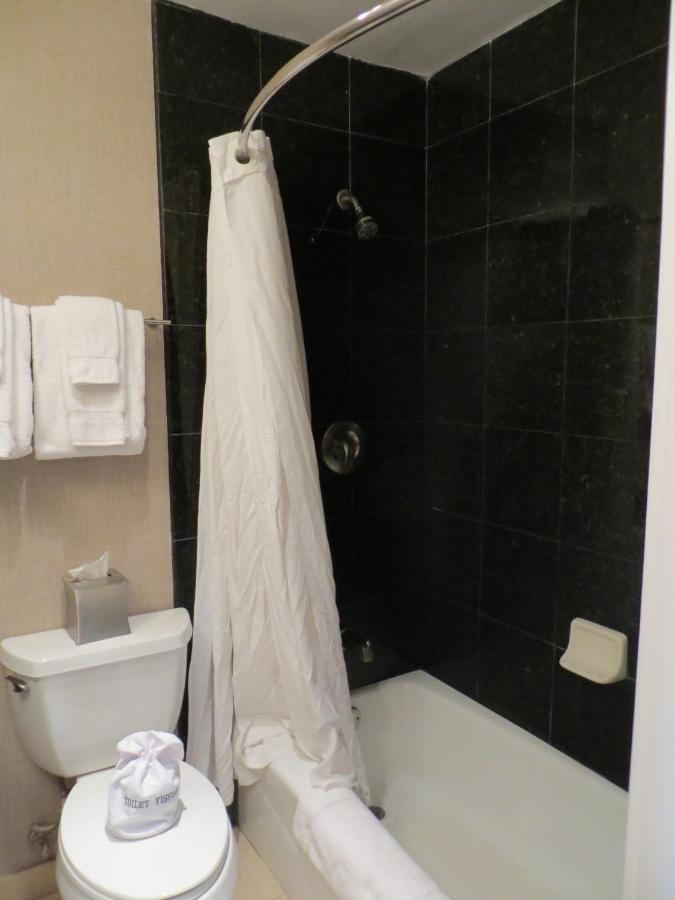 Deluxe Double Queen Room at 7 Springs Inn & Suites