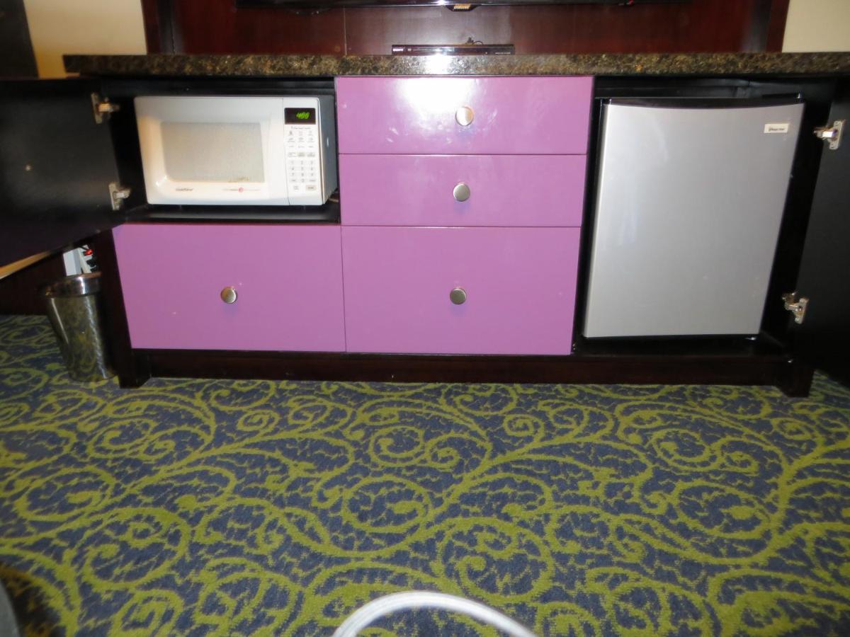 Deluxe King Room at 7 Springs Inn & Suites
