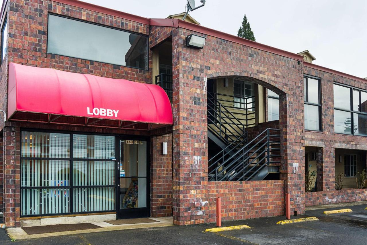 | Motel 6-Canby, OR