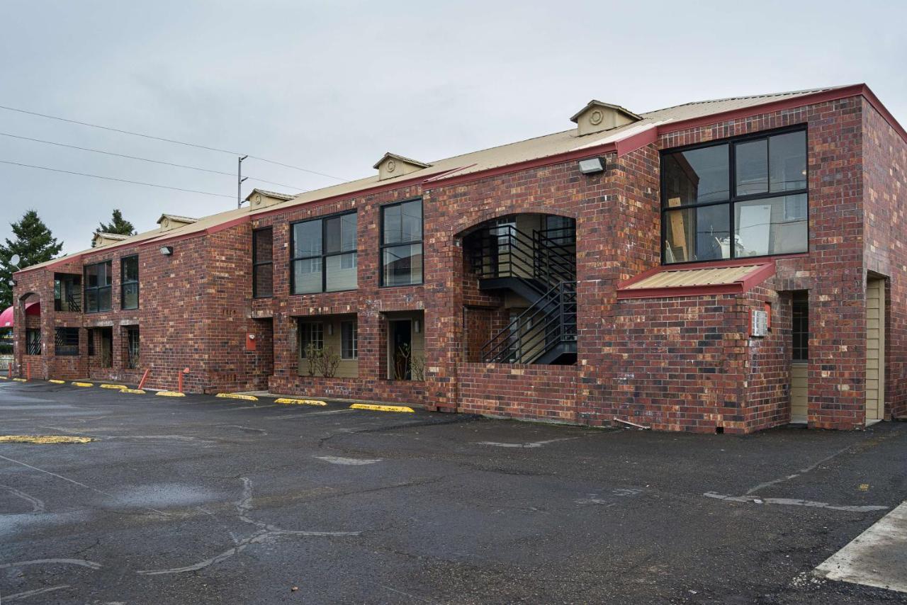 | Motel 6-Canby, OR