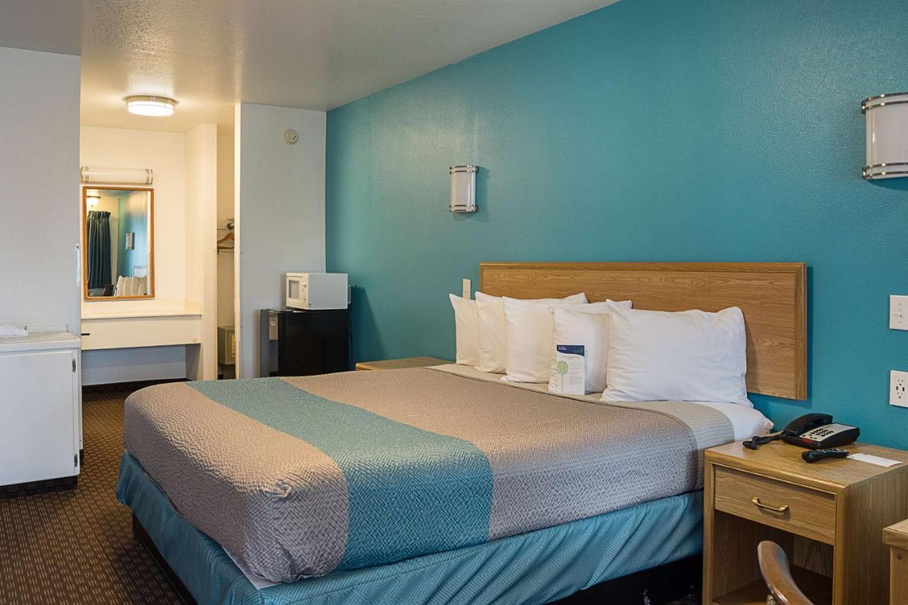 | Motel 6-Canby, OR