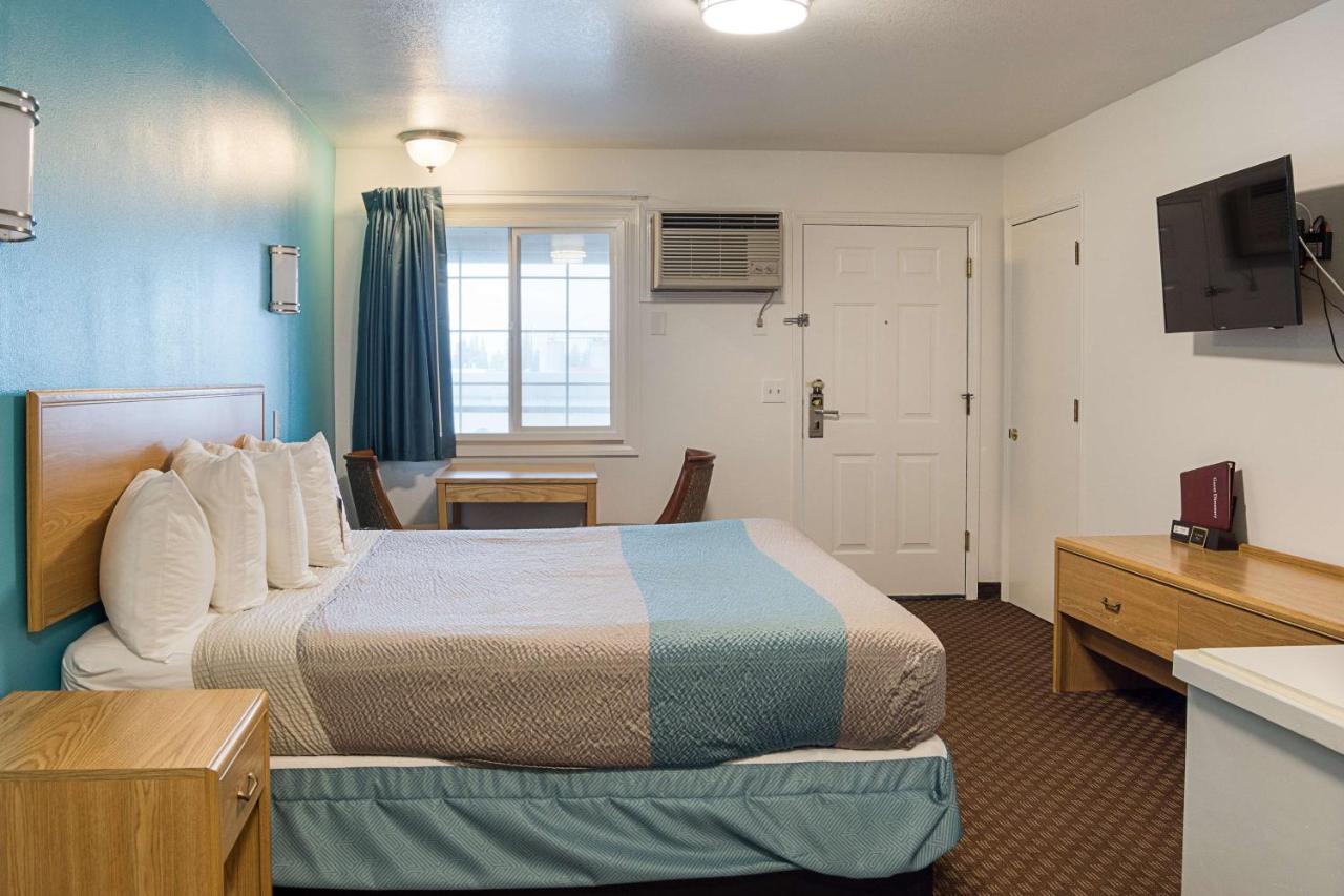 | Motel 6-Canby, OR