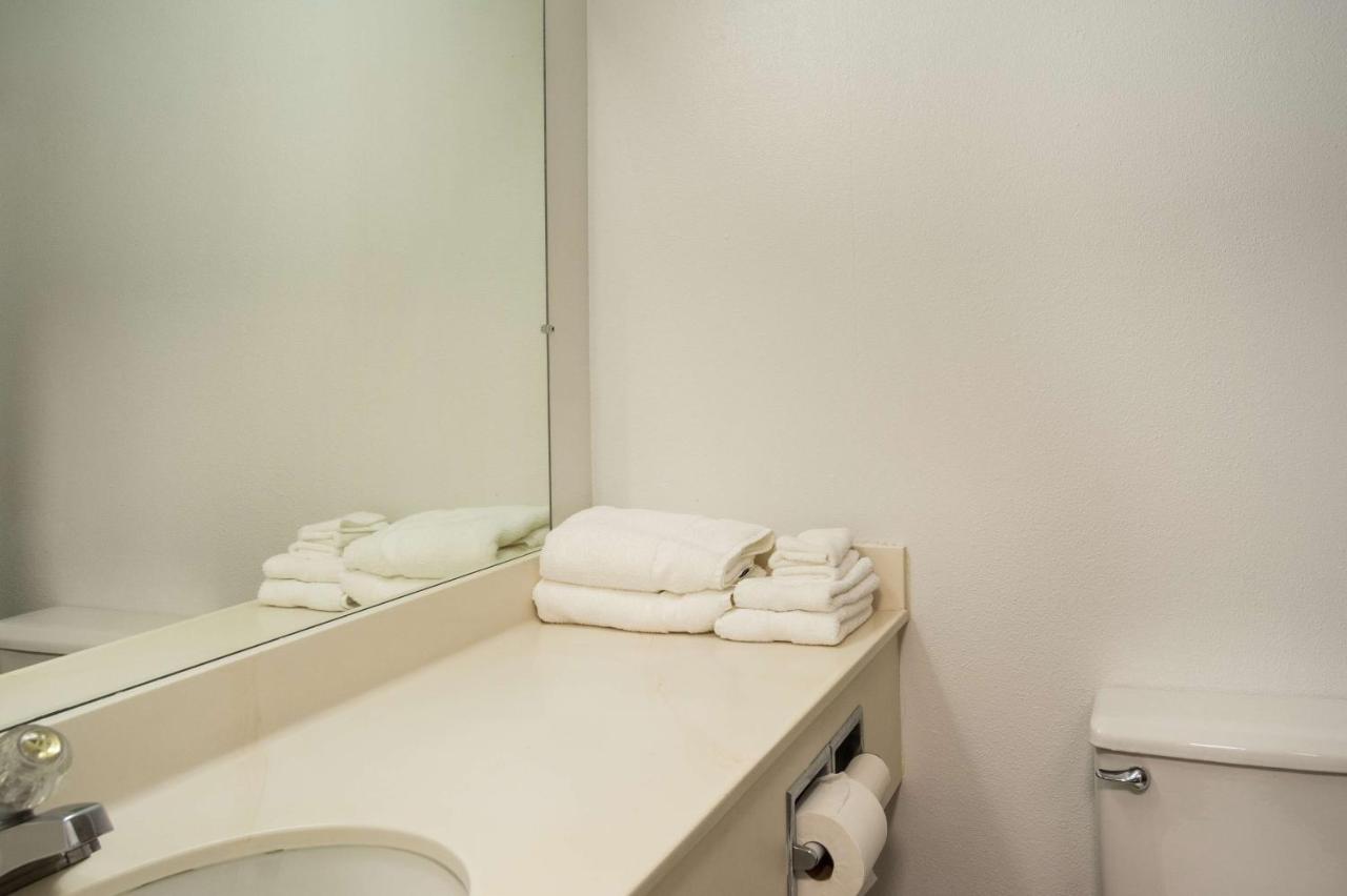 | Motel 6-Canby, OR