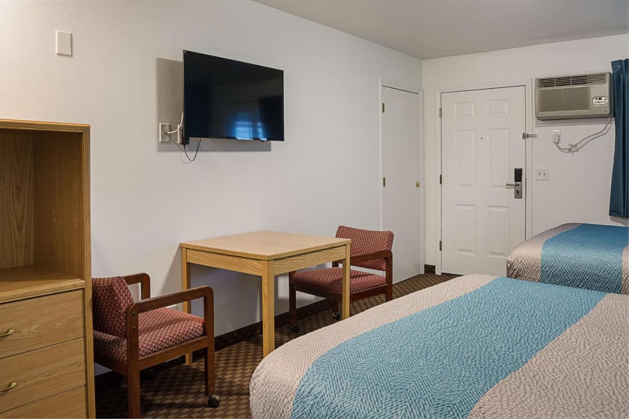 | Motel 6-Canby, OR