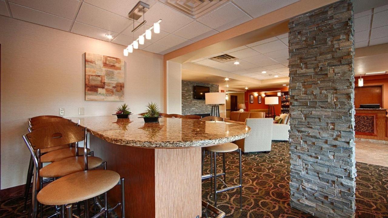 | Comfort Inn & Suites Copley Akron
