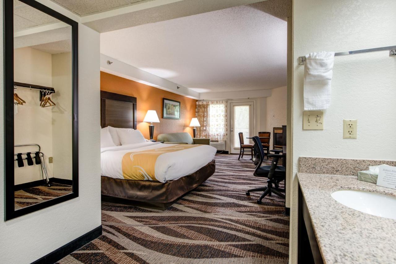 King Room with Mountain View at Quality Inn Creekside - Downtown Gatlinburg