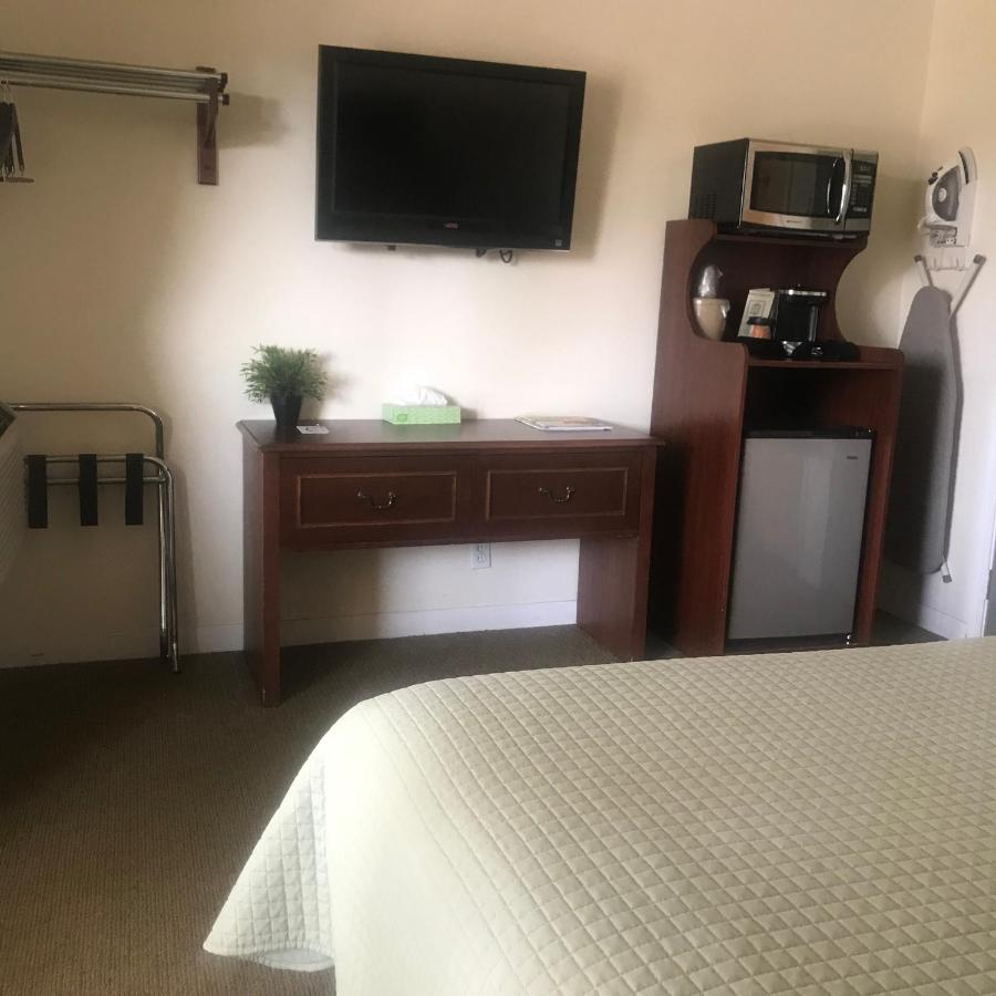 Queen Room with Balcony at Bella Capri Inn and Suites