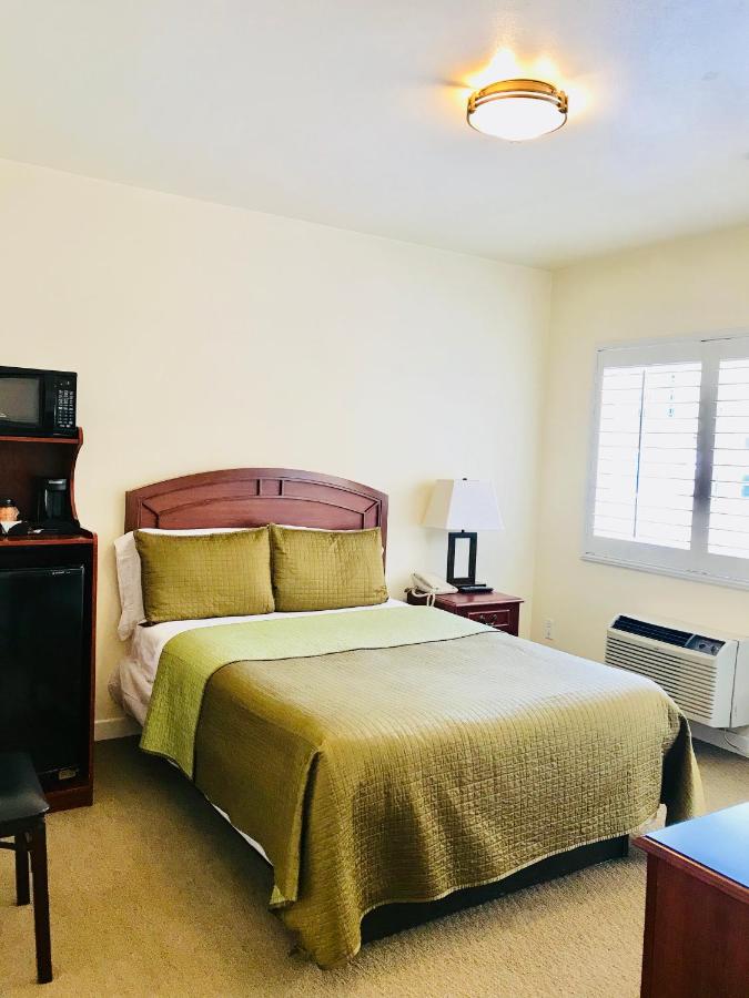| Bella Capri Inn and Suites