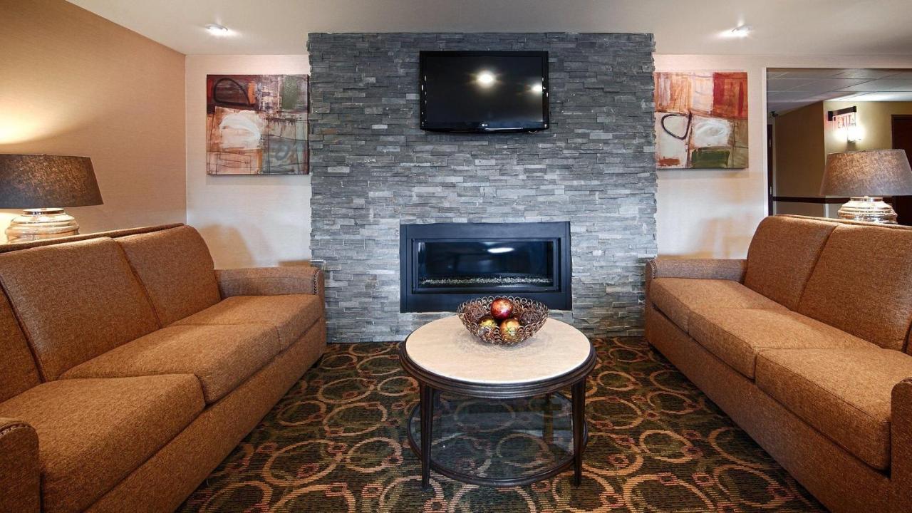 | Comfort Inn & Suites Copley Akron