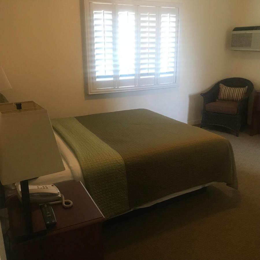 | Bella Capri Inn and Suites