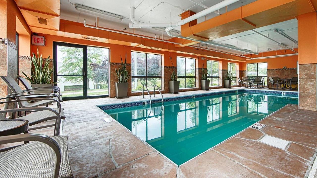 | Comfort Inn & Suites Copley Akron