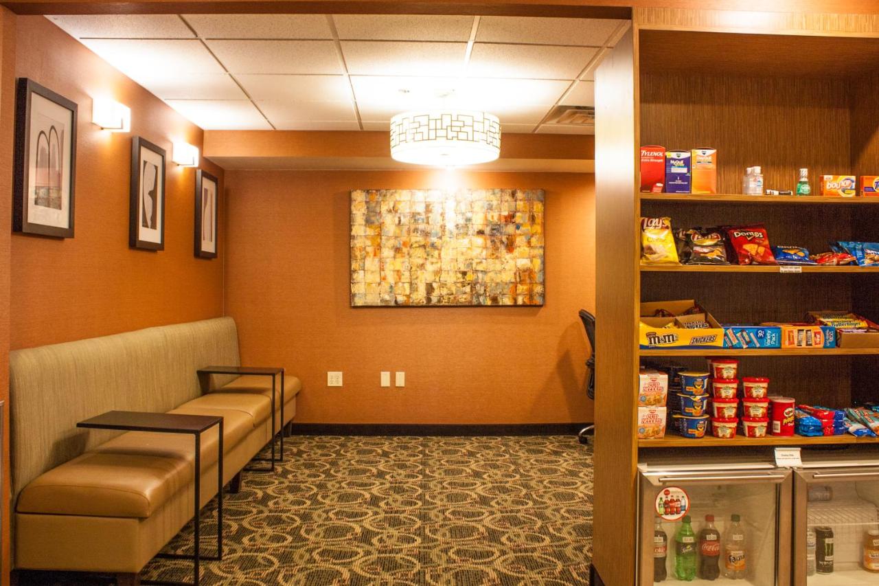 | Comfort Inn & Suites Copley Akron