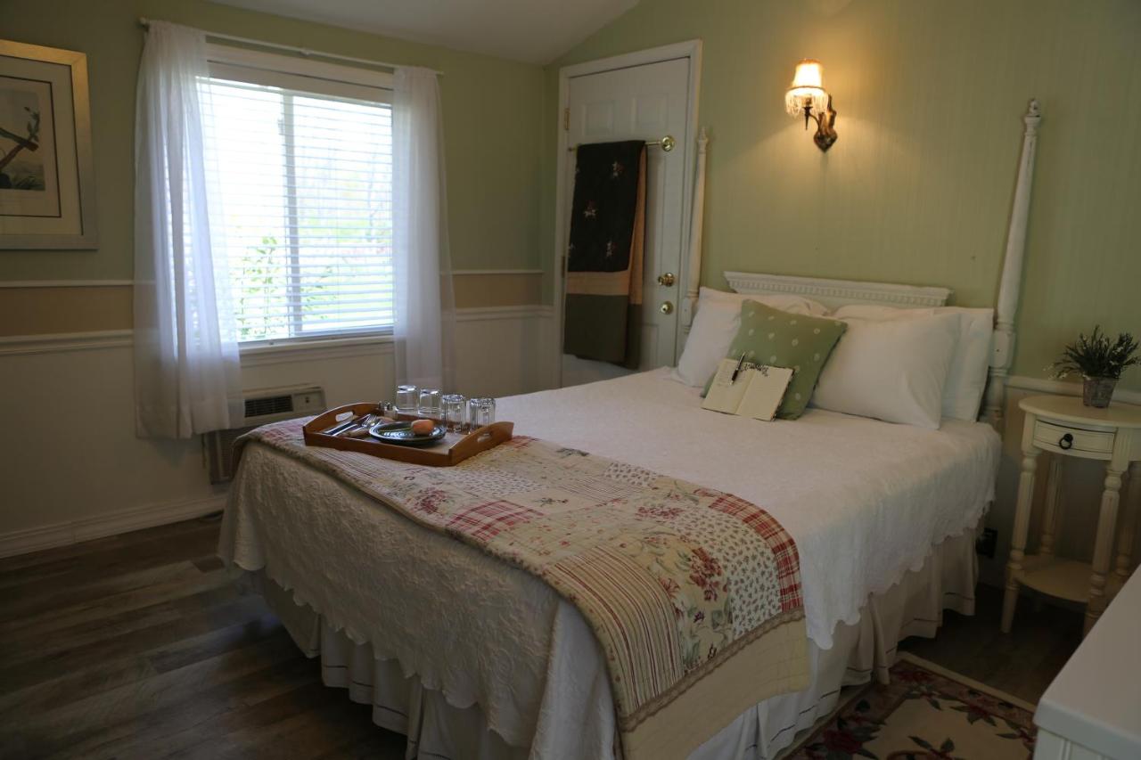  | Martha's Vineyard B & B