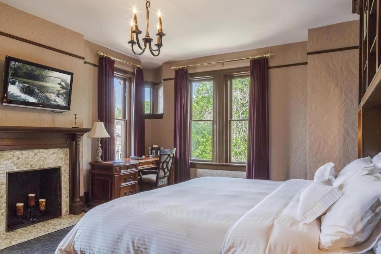 | Patterson Inn