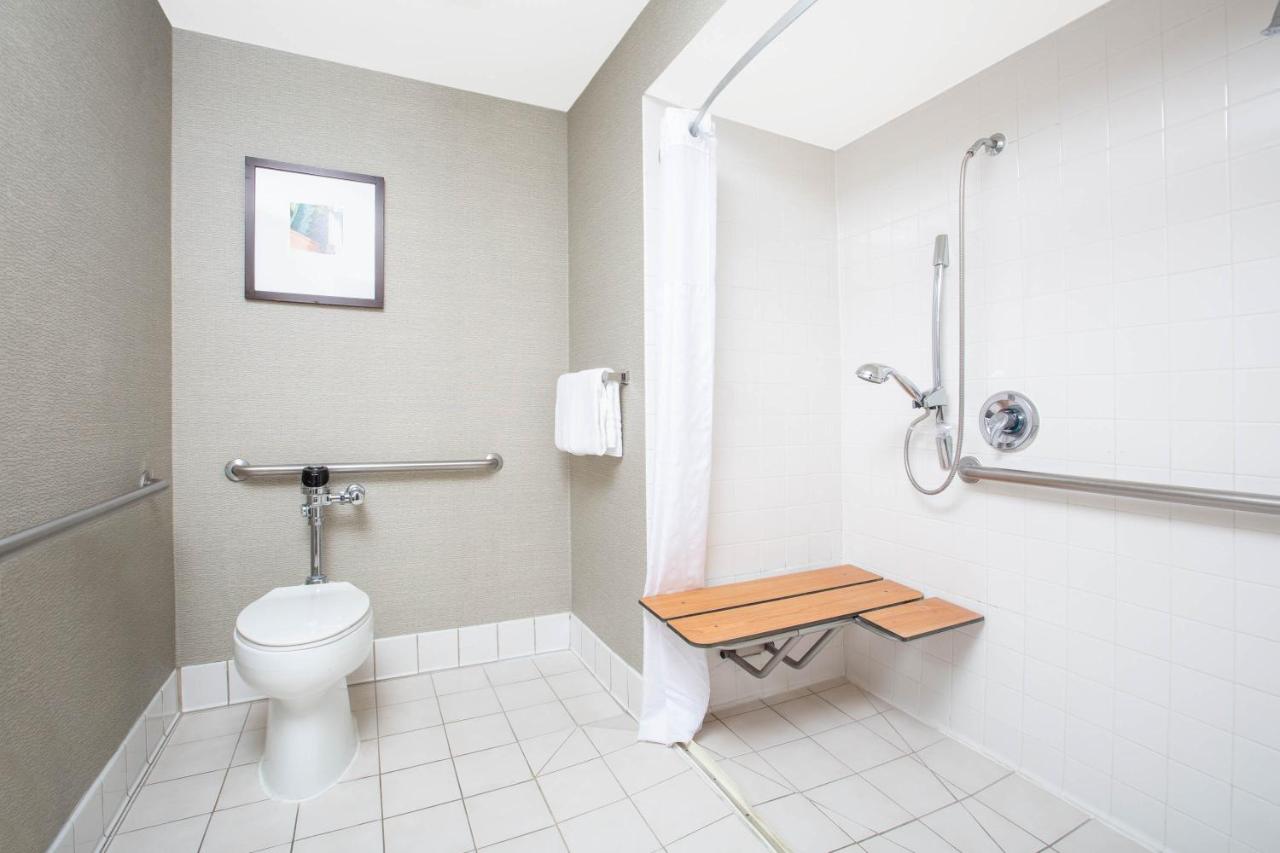 King Room with Mobility/Hearing Impaired Access - Non-Smoking at Baymont by Wyndham San Diego Downtown