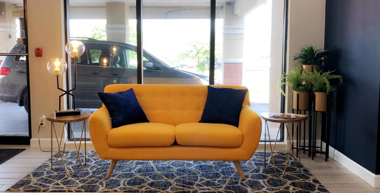 | Countryside Inn & Suites CB I80/I29.