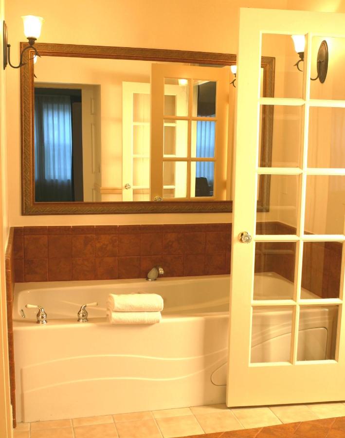 | Fairhaven Village Inn