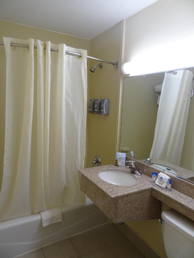 | Red Carpet Inn Newark - Irvington NJ
