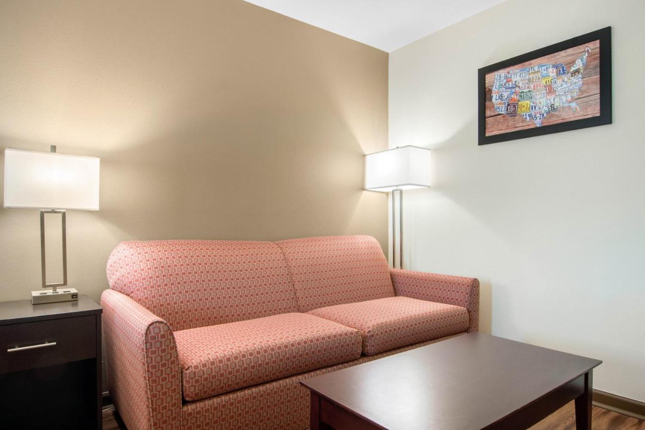 King Room - Non-Smoking at Econo Lodge Inn & Suites