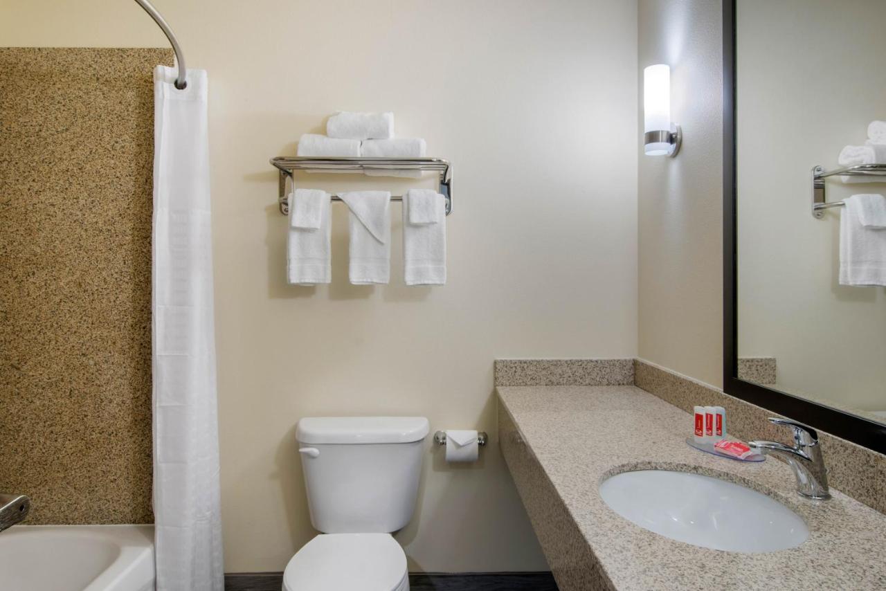 Queen Room - Non-Smoking at Econo Lodge Inn & Suites