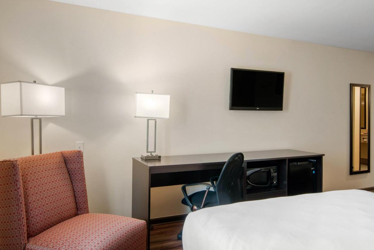 King Room - Non-Smoking at Econo Lodge Inn & Suites