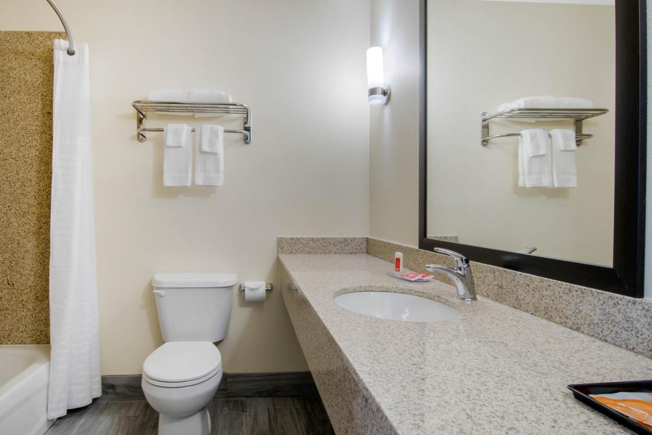 King Room - Non-Smoking at Econo Lodge Inn & Suites