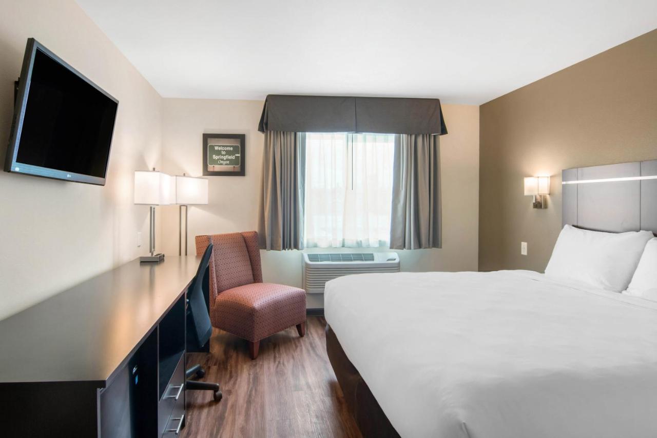 Room #359445804 at Econo Lodge Inn & Suites