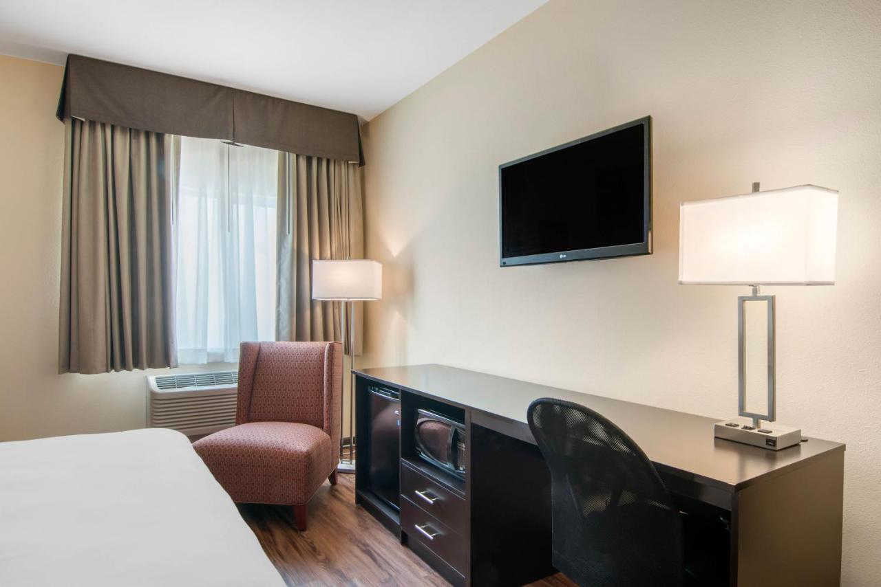 King Room - Non-Smoking at Econo Lodge Inn & Suites
