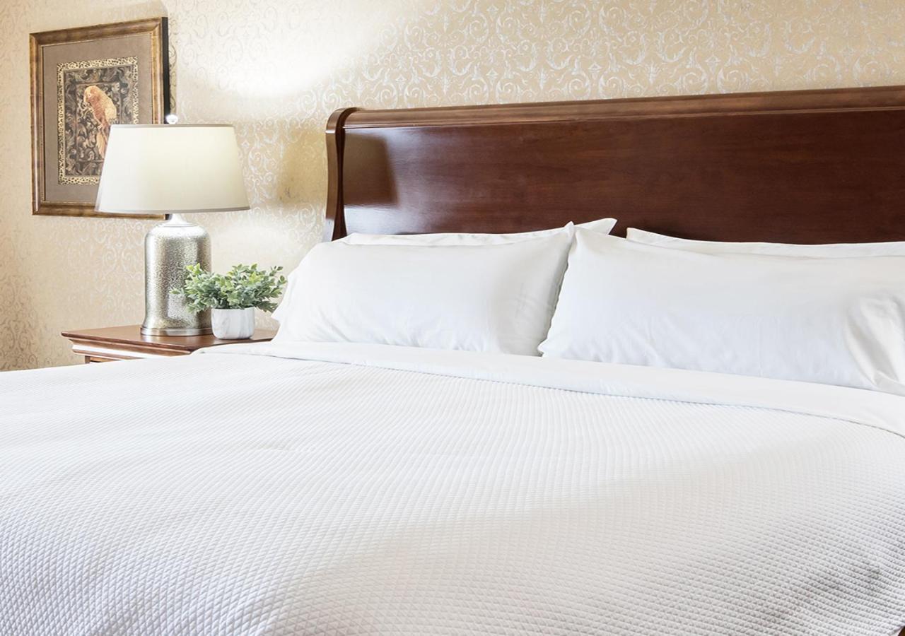  | Grand Gateway Hotel