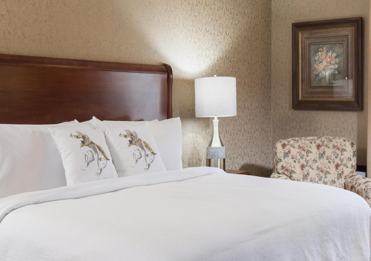  | Grand Gateway Hotel